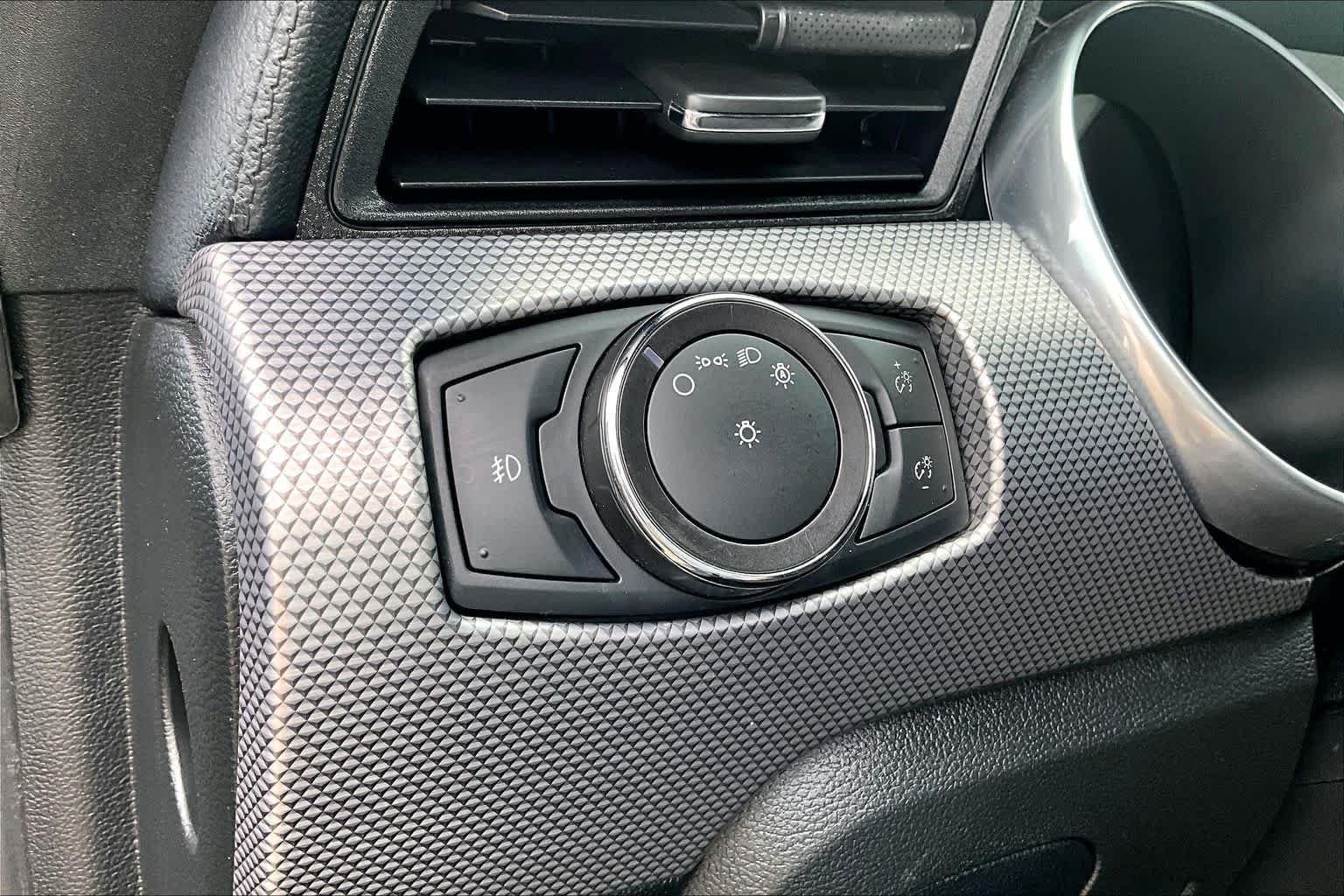 Used 2019 Magnetic Metallic Ford GT image 31