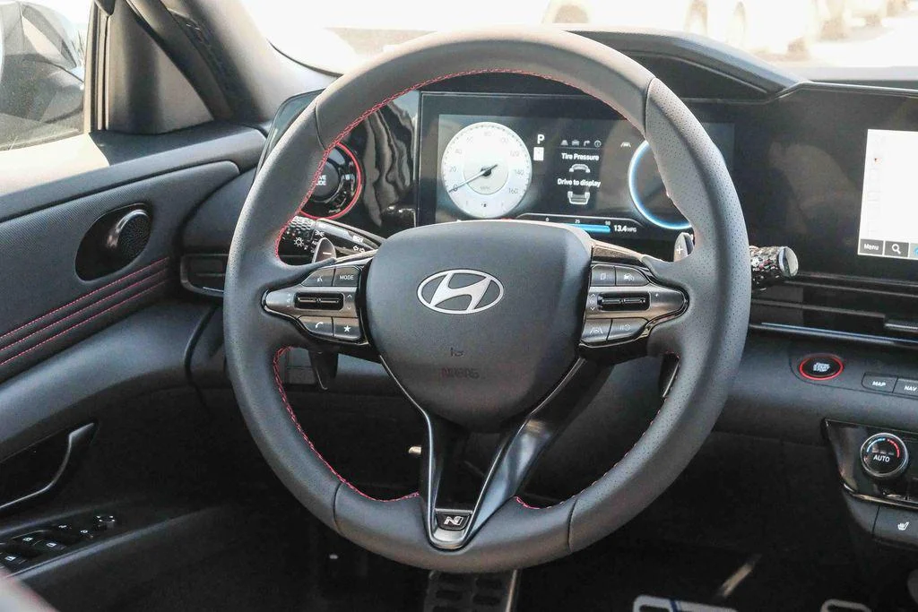 2025 Hyundai Elantra N Line - Photo 16