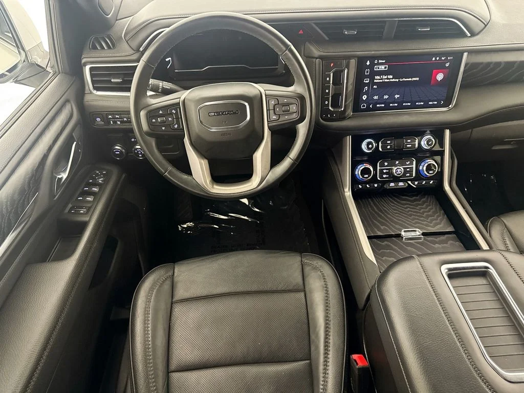 Used 2023 White GMC Denali image 22
