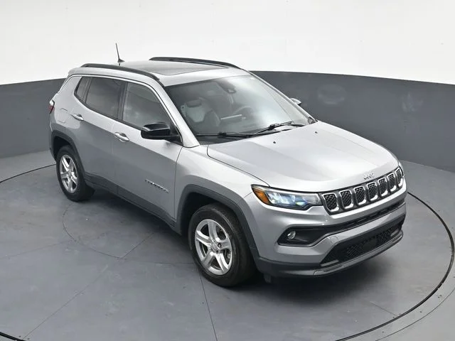 Used 2023 Silver Jeep Latitude image 23