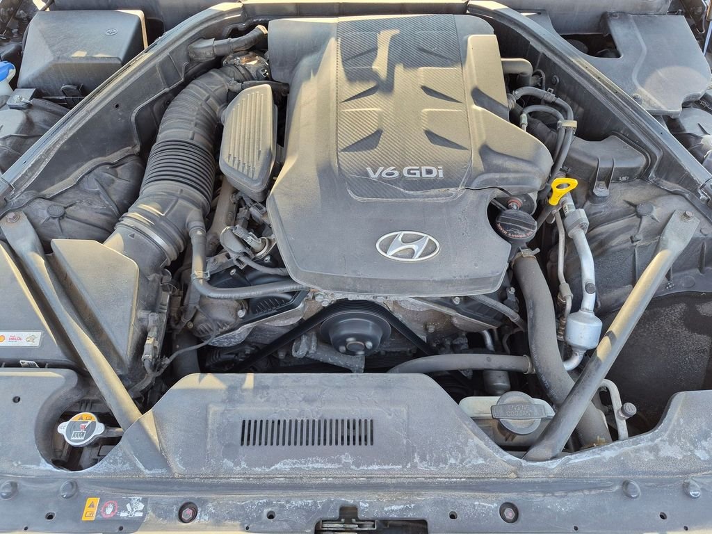 Used 2016 Black Hyundai 3.8 image 31