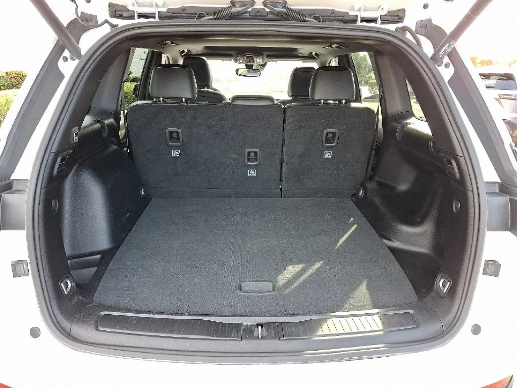Used 2023 White Jeep Altitude 4x4 image 31