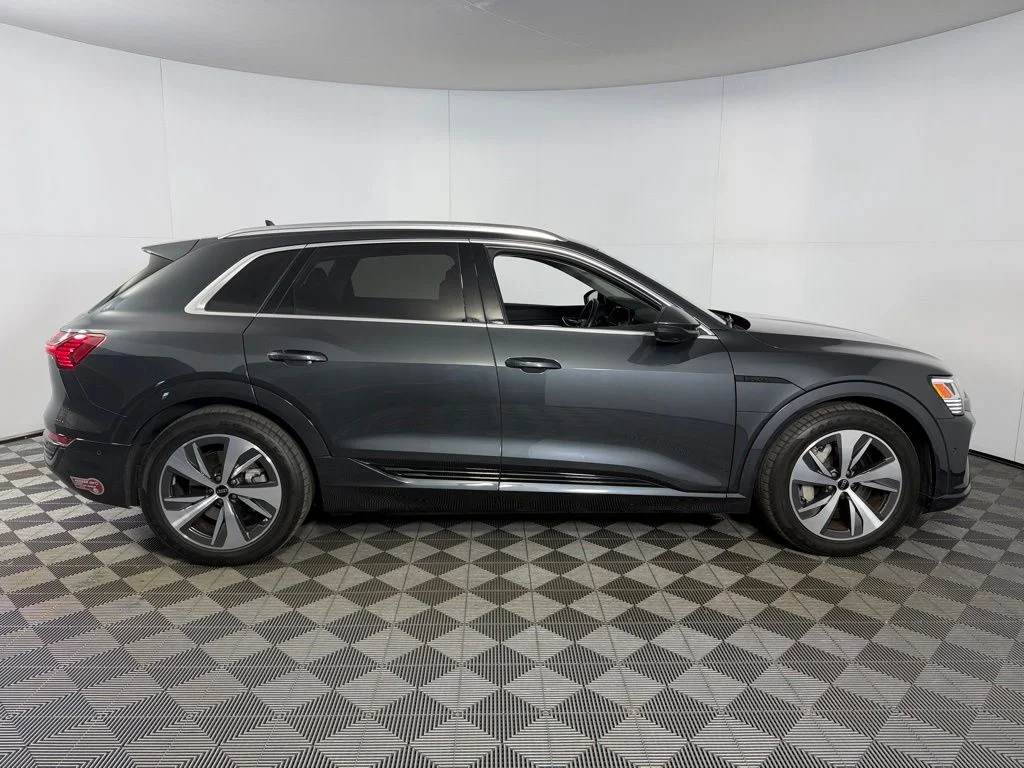Used 2024 Gray Audi Premium Plus image 4