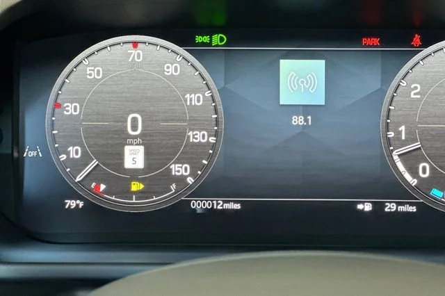 New 2026 Woolstone Green Land Rover X-Dynamic SE image 26