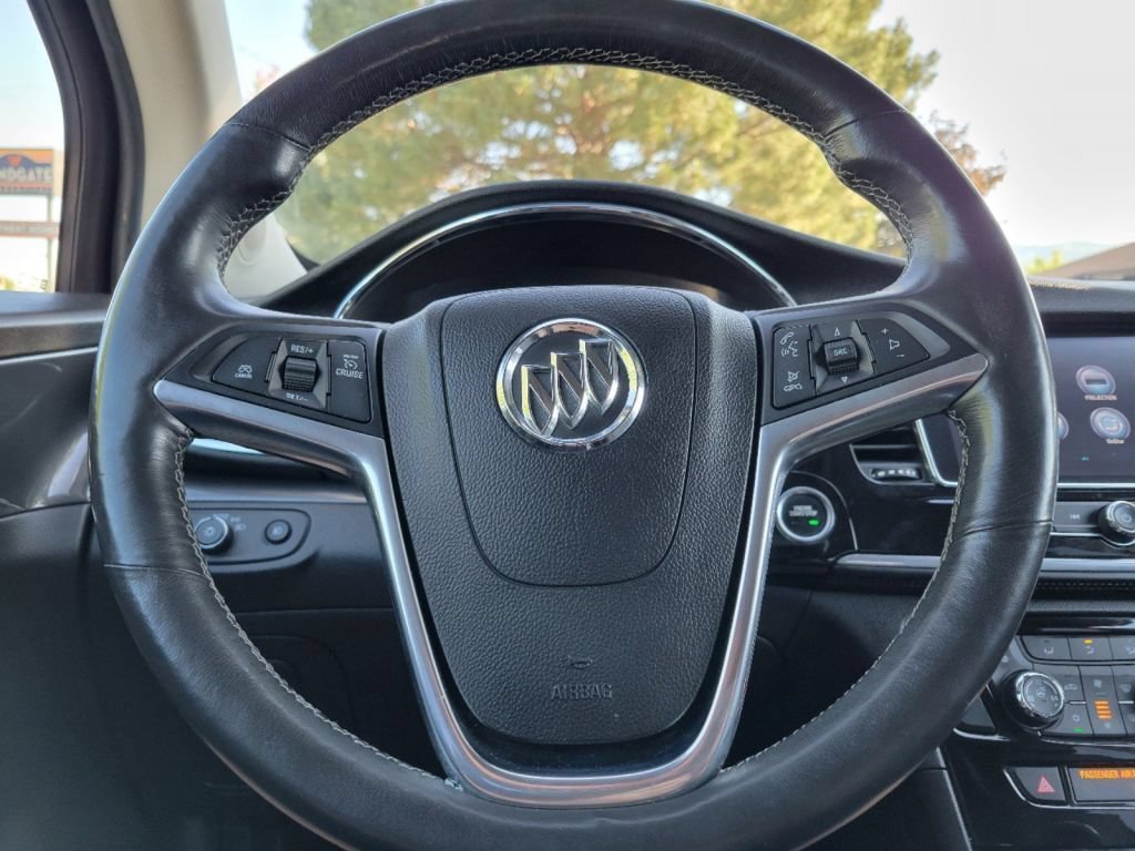 Used 2018 Summit White Buick Essence image 29