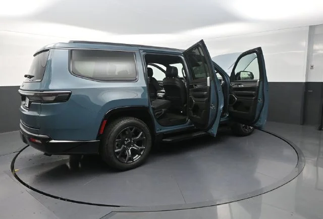 New 2026 Steel Blue Exterior Paint Jeep Limited Altitude image 35