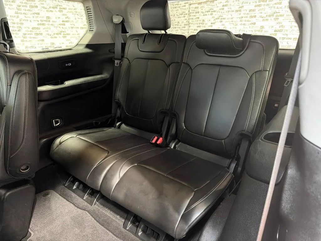 Used 2022 Rocky Mountain Pearlcoat Jeep Limited image 15
