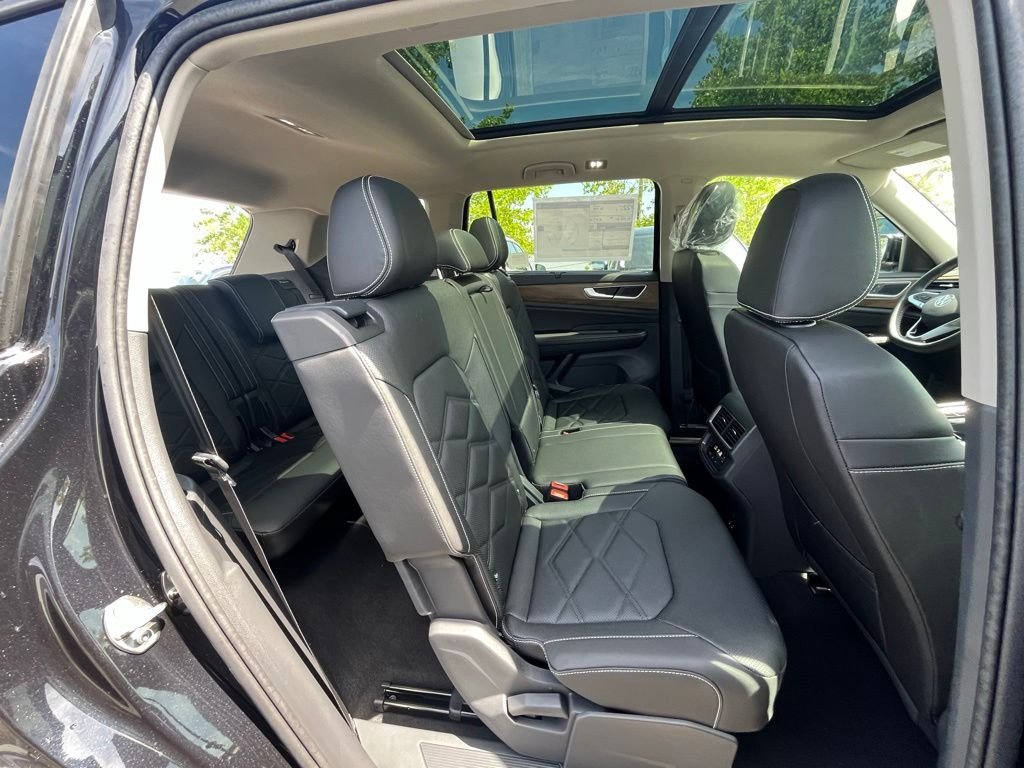 New 2026 Black Volkswagen 2.0T SE w/Technology image 24