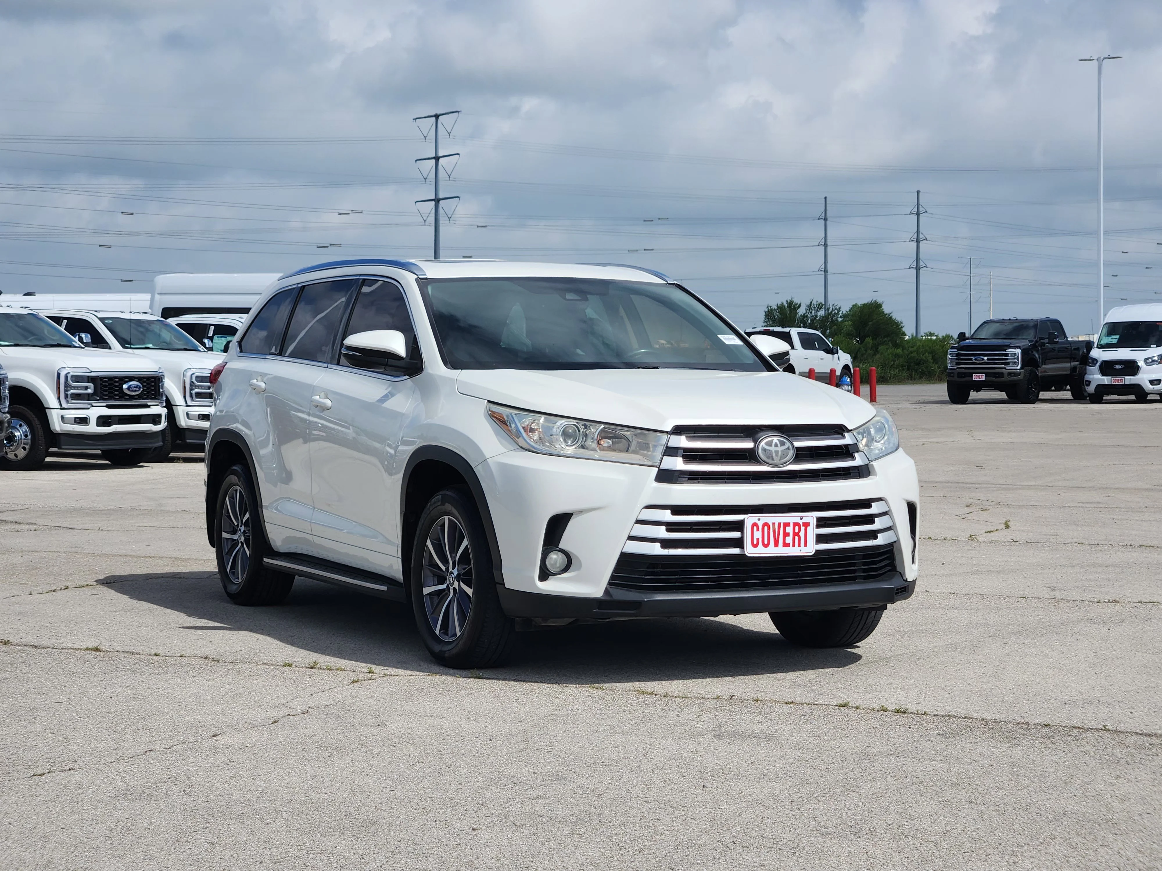 Used 2017 White Toyota XLE image 3