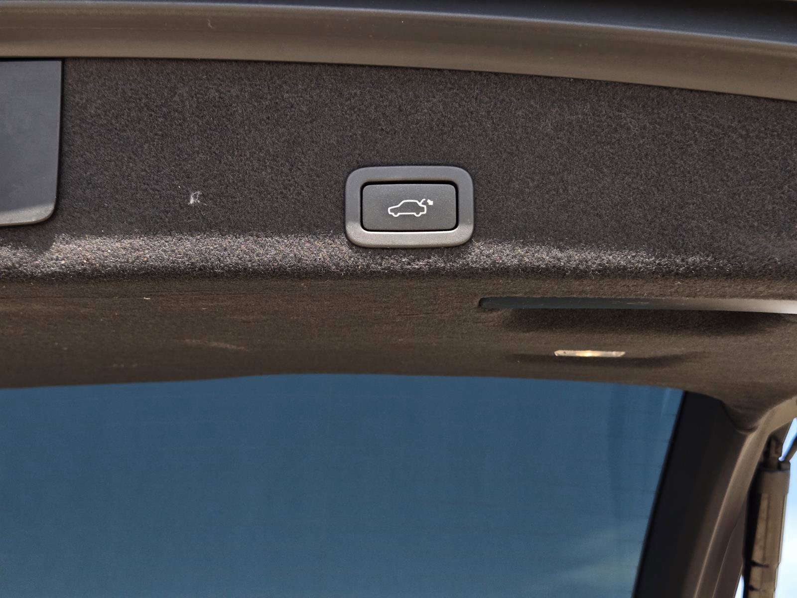 Used 2017 Blue Metallic Volvo Inscription image 14
