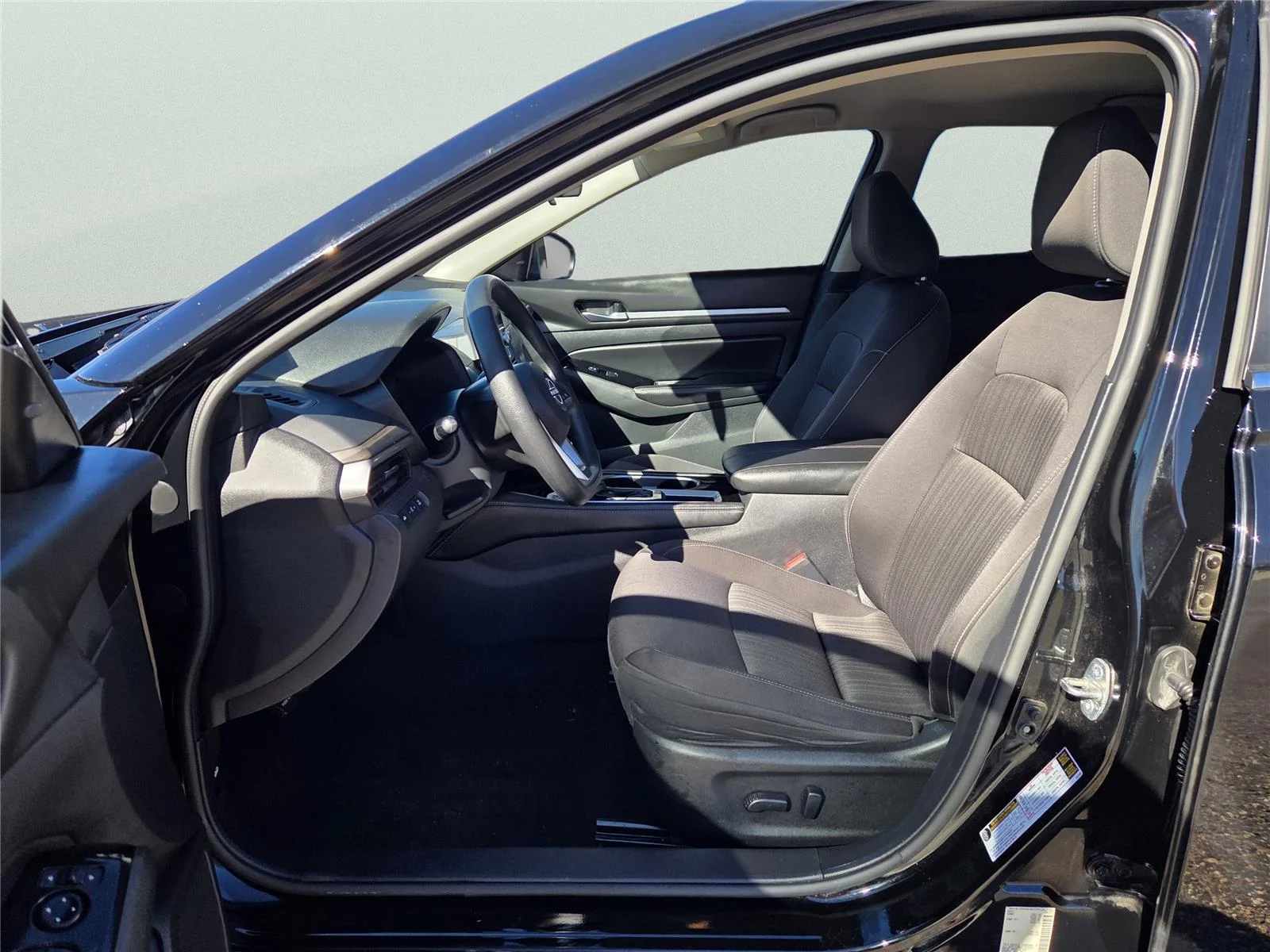 2023 Nissan Altima SV - Photo 14