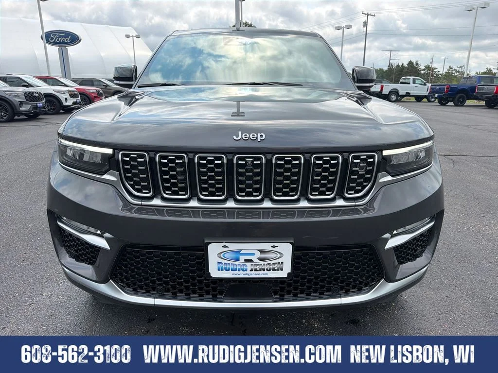 Used 2023 Gray Jeep Summit Reserve image 8