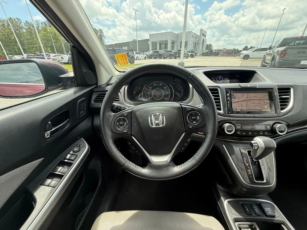 Used 2016 Red Honda Touring image 14