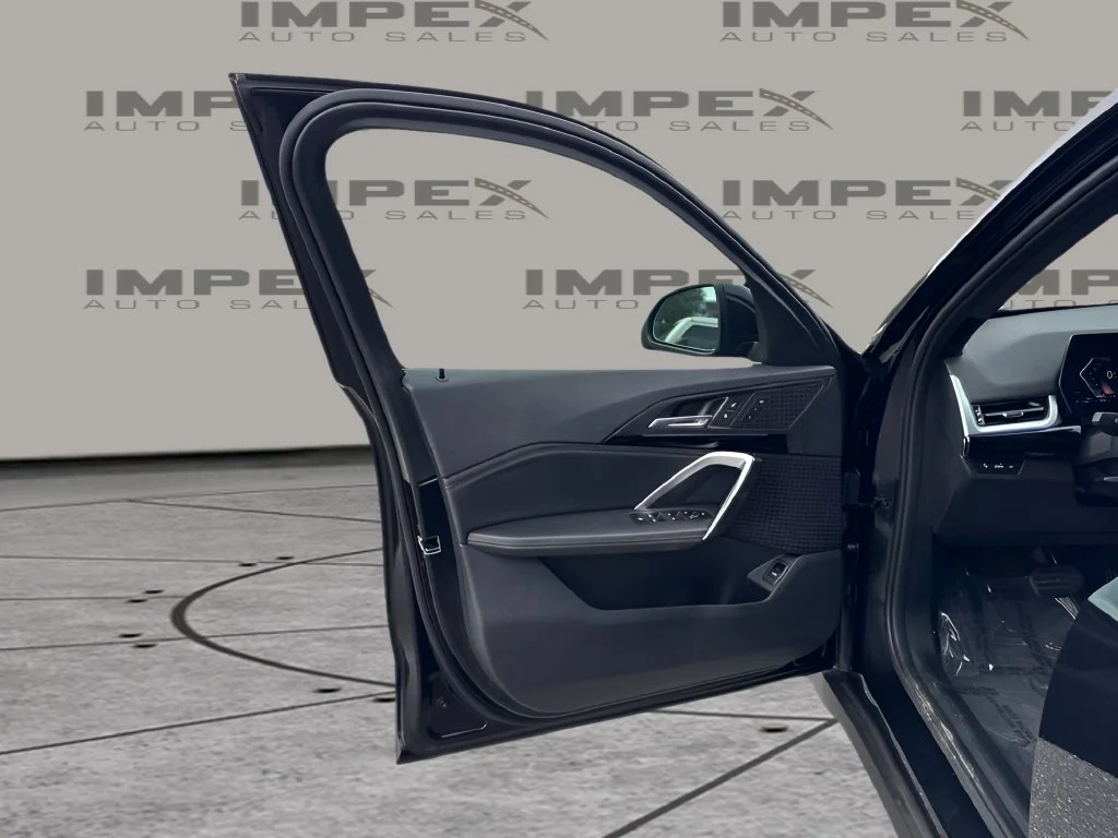 Used 2023 Black BMW xDrive28i image 23