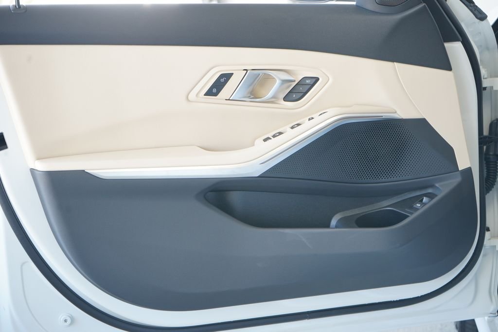 Used 2026 White Metallic BMW 330i image 10
