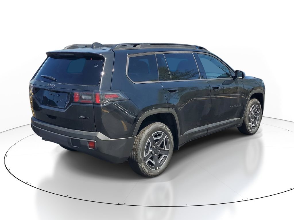 New 2026 Diamond Black Crystal Pearl-Coat Exterior Paint Jeep Laredo image 3