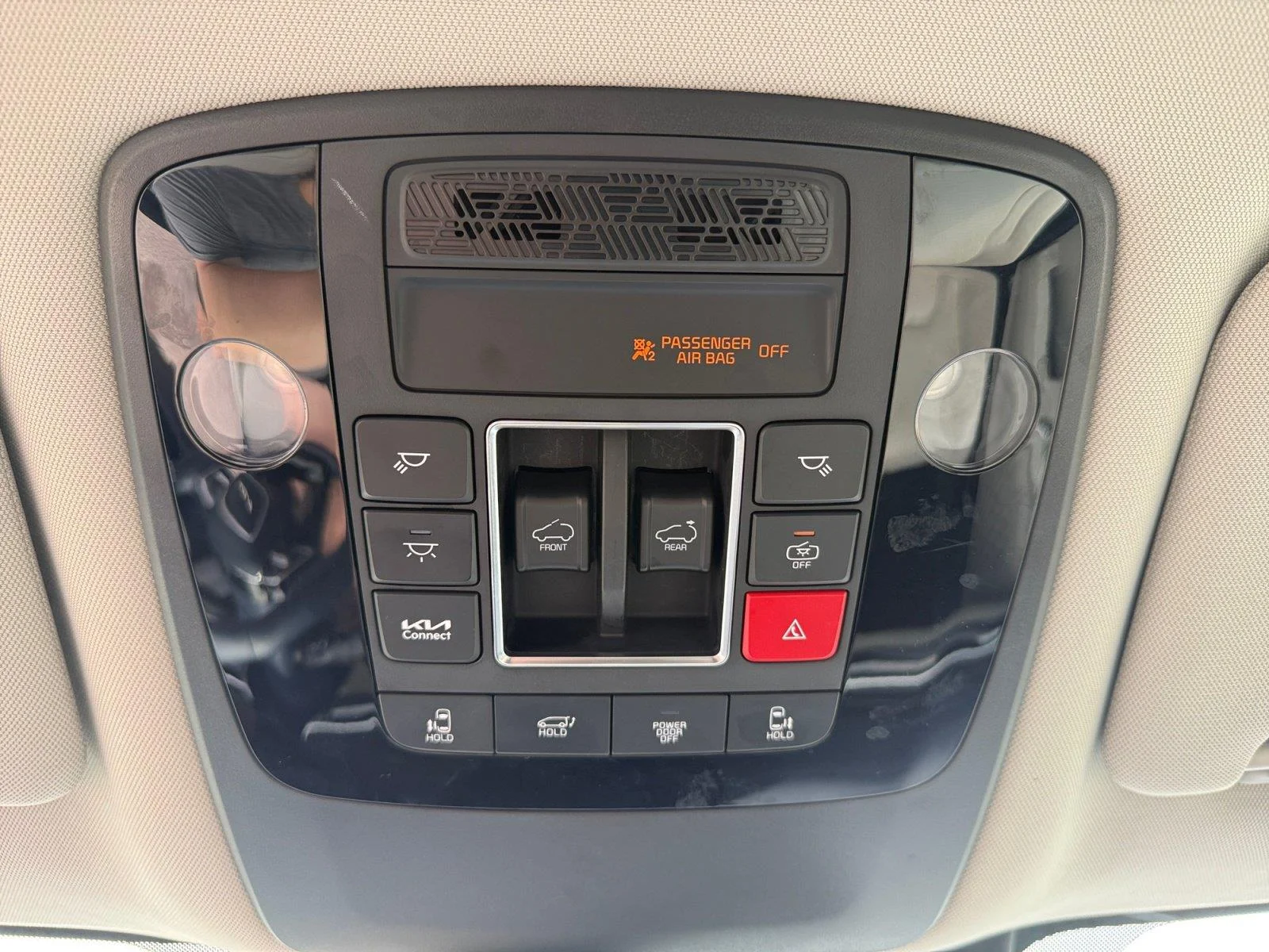 Used 2025 Snow White Pearl Kia SX Prestige image 17