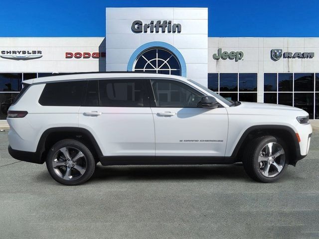 New 2026 Bright White Clear-Coat Exterior Paint Jeep Limited image 3