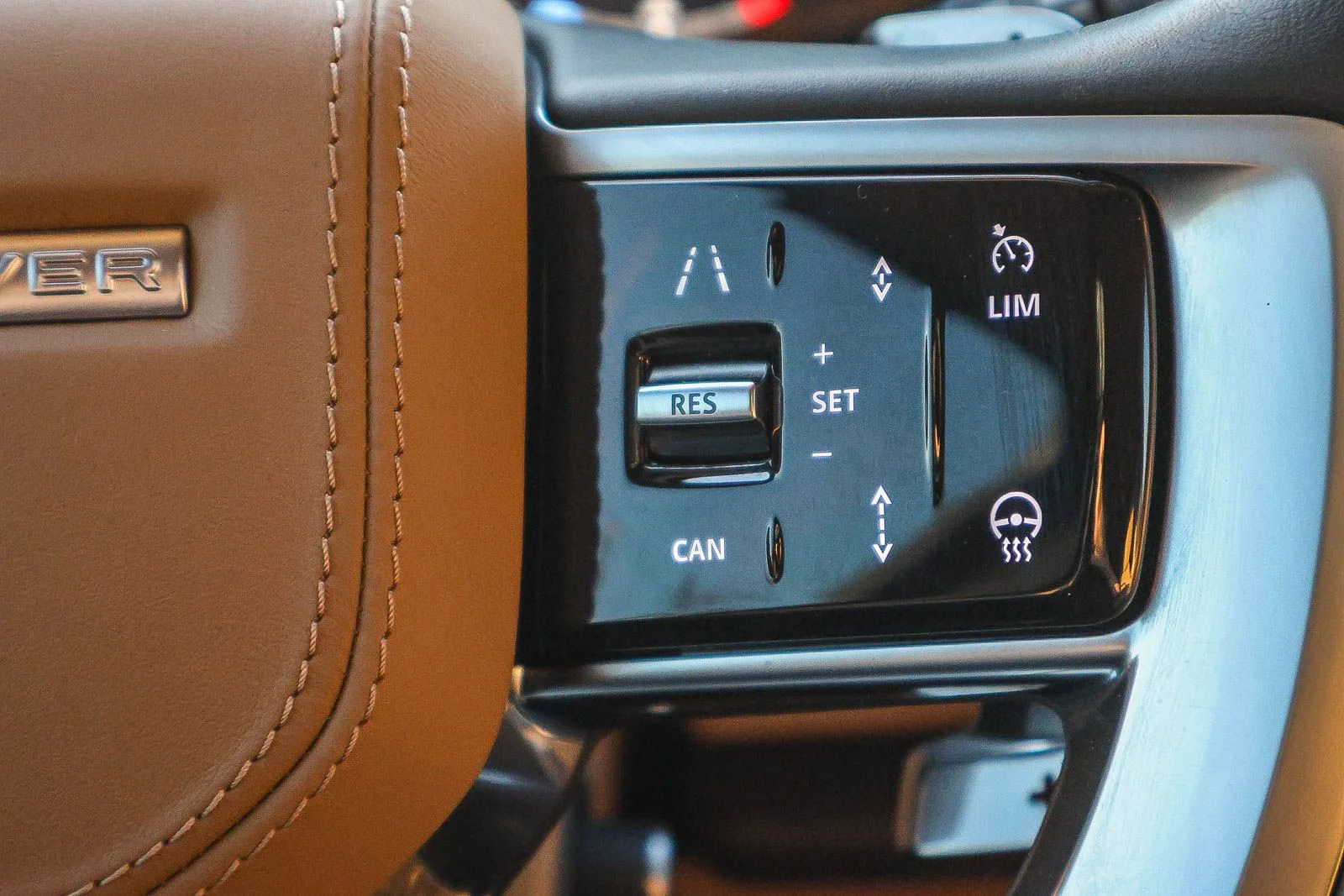2025 Land Rover Range Rover SE - Photo 37
