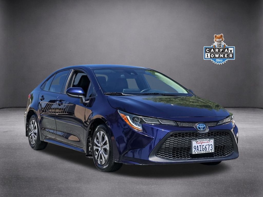 Used 2022  Toyota LE image 1