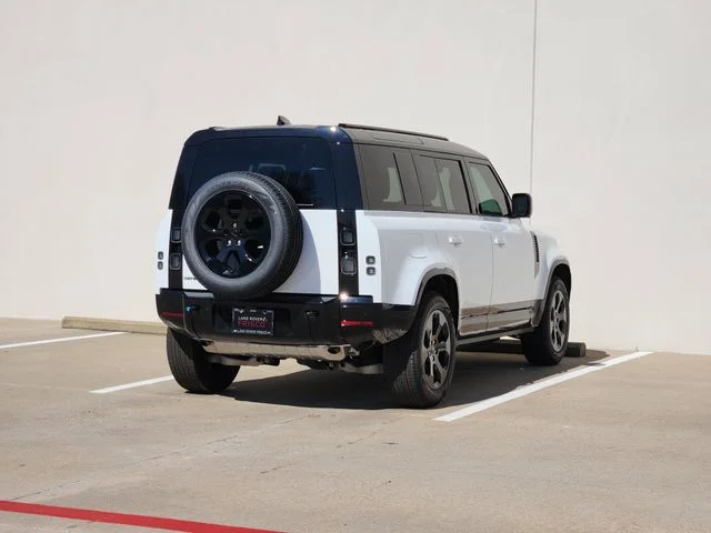 Used 2026 White Land Rover X-Dynamic SE image 4