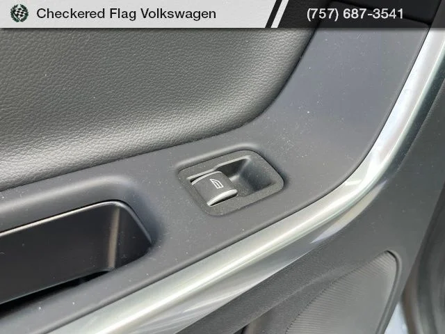 Used 2017 Bright Silver Metallic Volvo T5 image 25