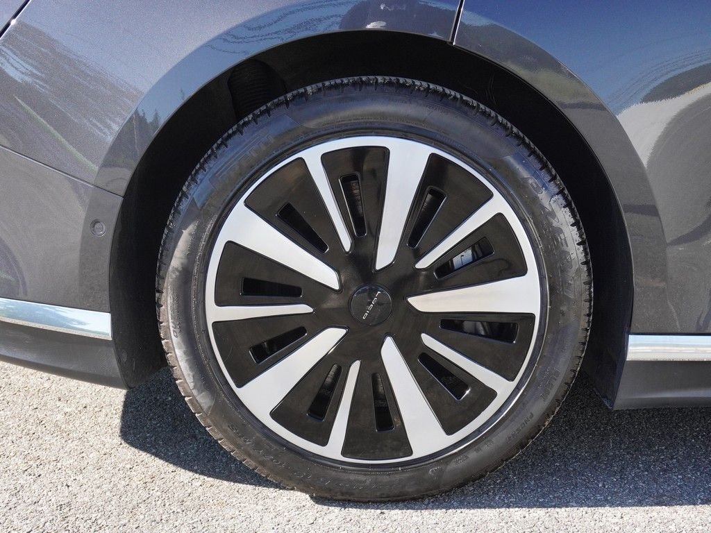 Used 2024 Gray Lucid Touring image 19