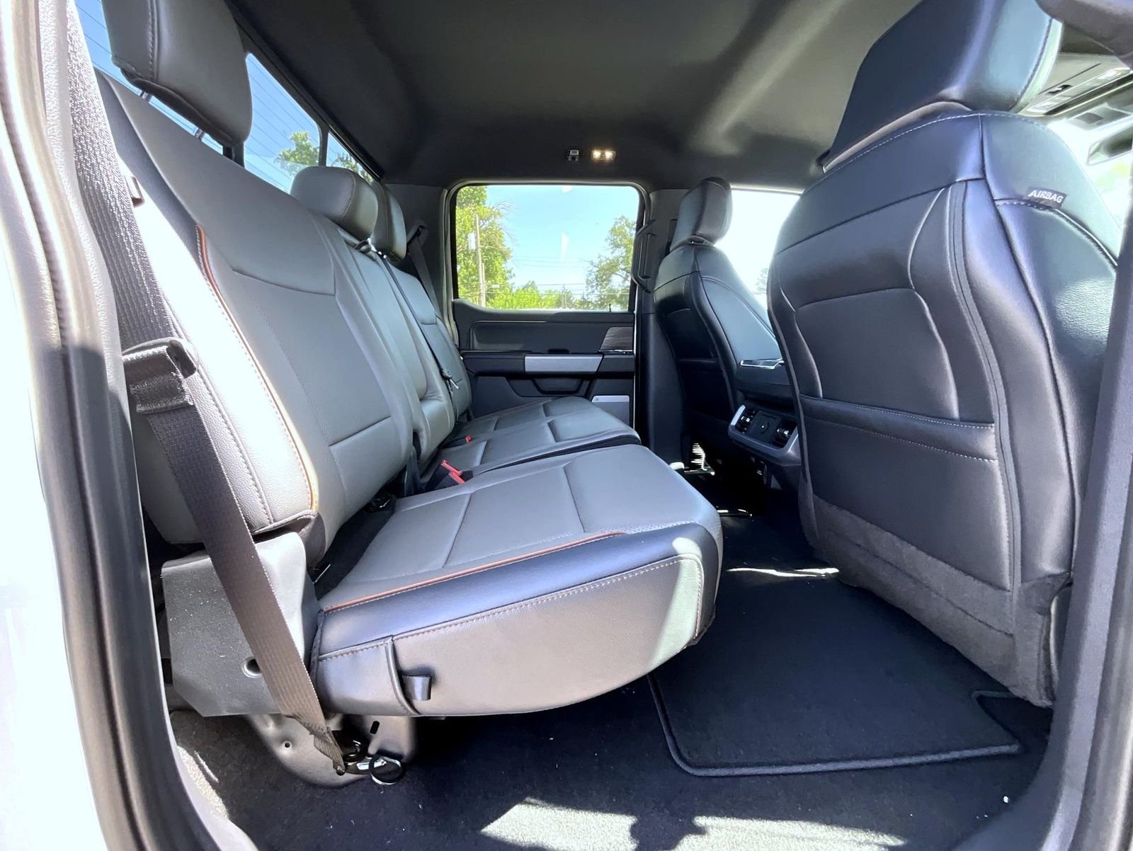 New 2026 Star White Metallic Tri-Coat Ford Lariat image 22