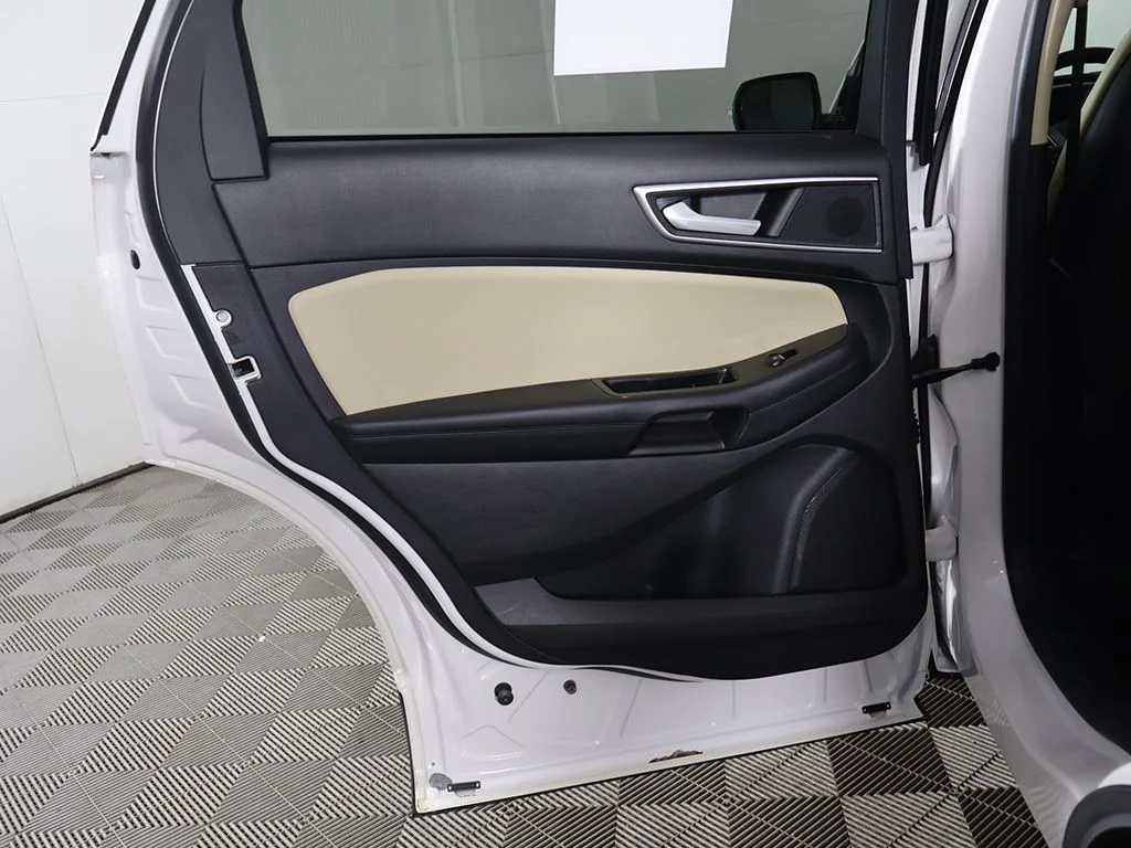 Used 2019 White Ford SEL image 22