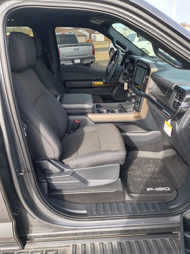 2025 Ford F-150 STX - Photo 12