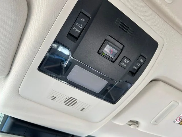 Used 2020 White Lexus 250h Base image 70
