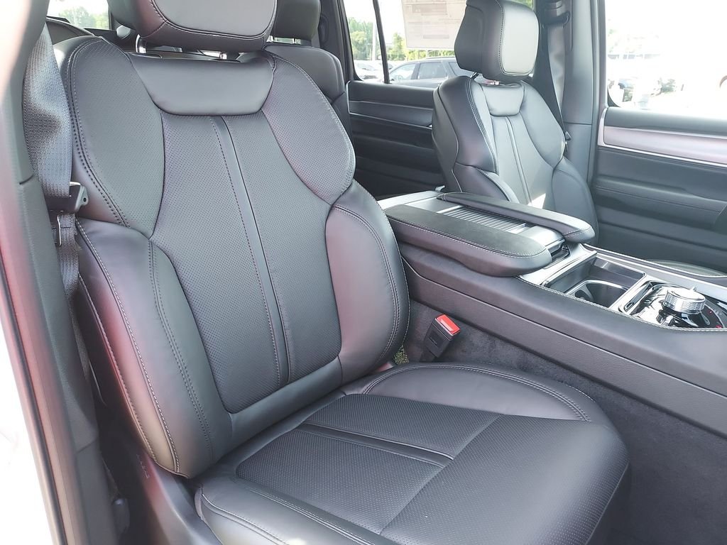 New 2026 Silver-Zynith Exterior Paint Jeep Upland image 32