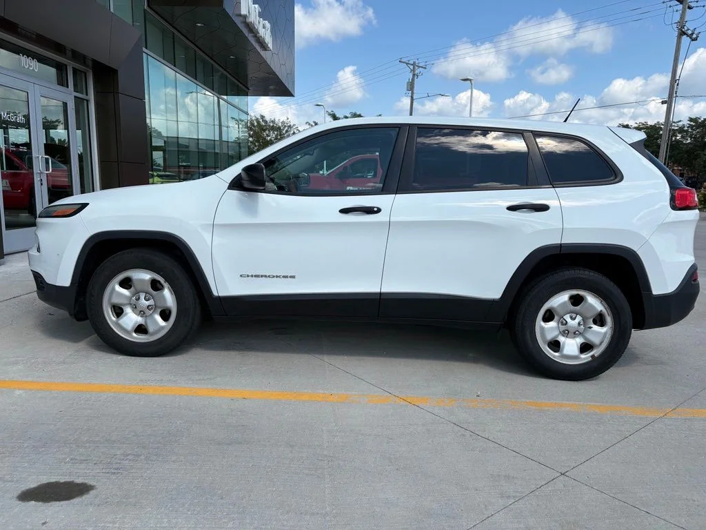Used 2016 White Jeep Sport image 4