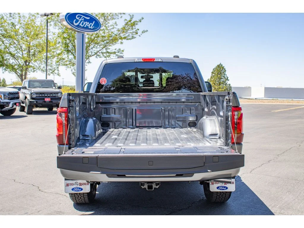 New 2026 CARBONIZED GRAY METALLIC Ford XLT image 11