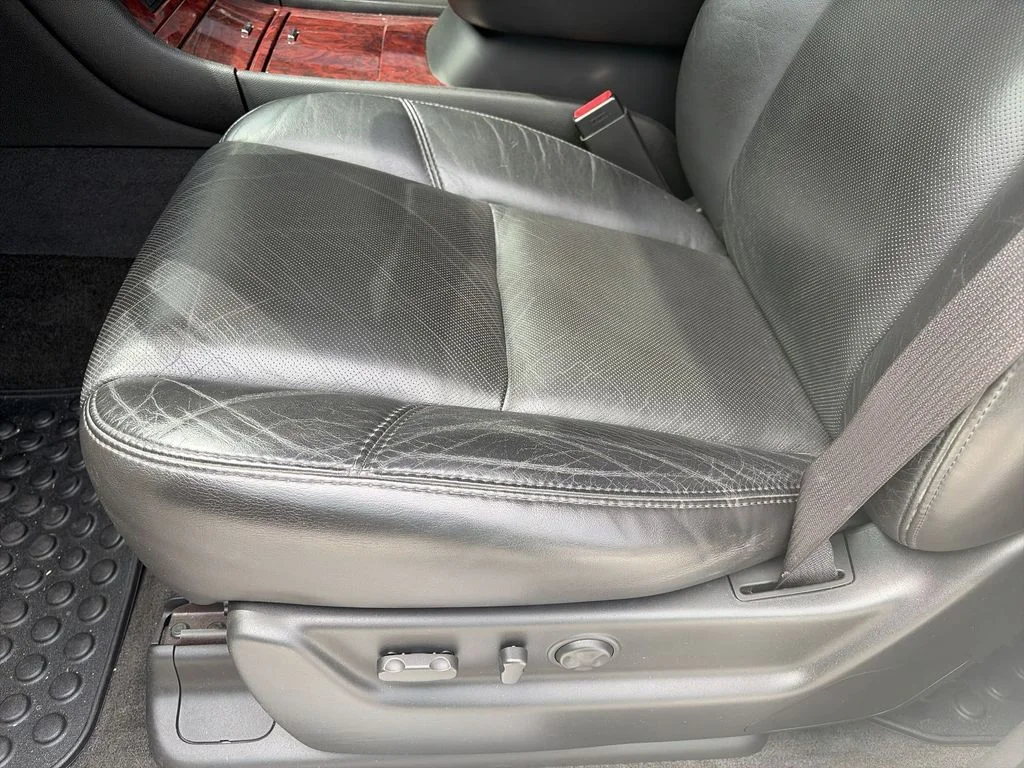 Used 2007 White Cadillac Base image 12