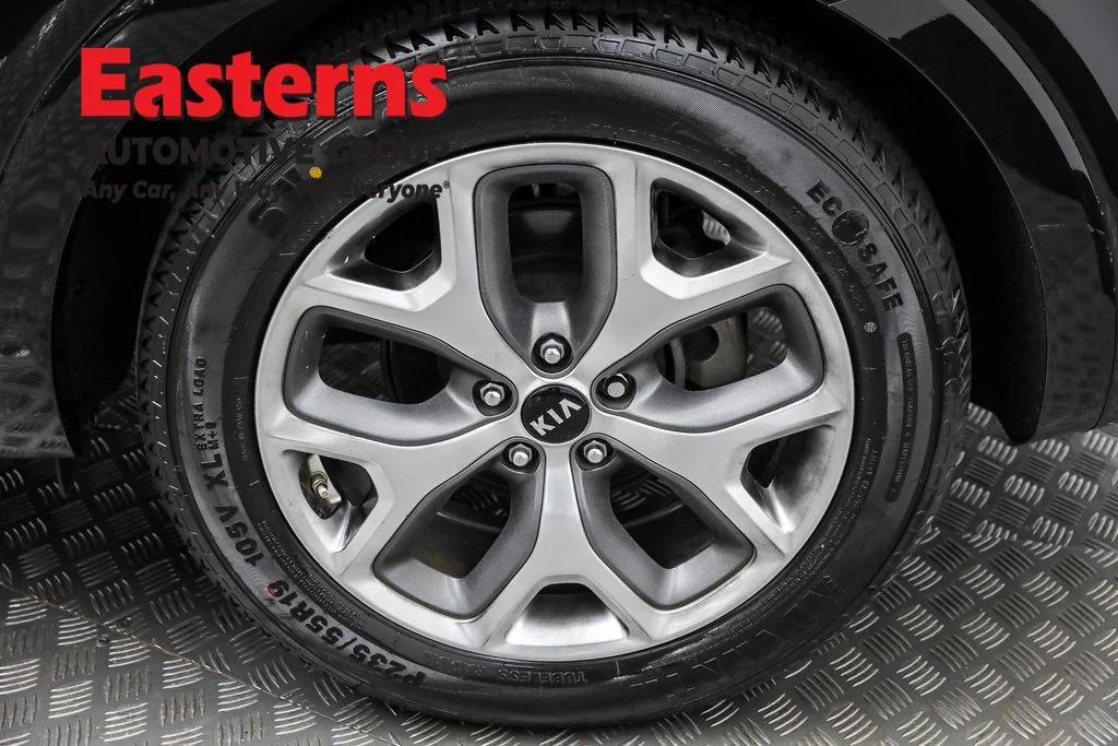 Used 2020 Black Kia SX image 32