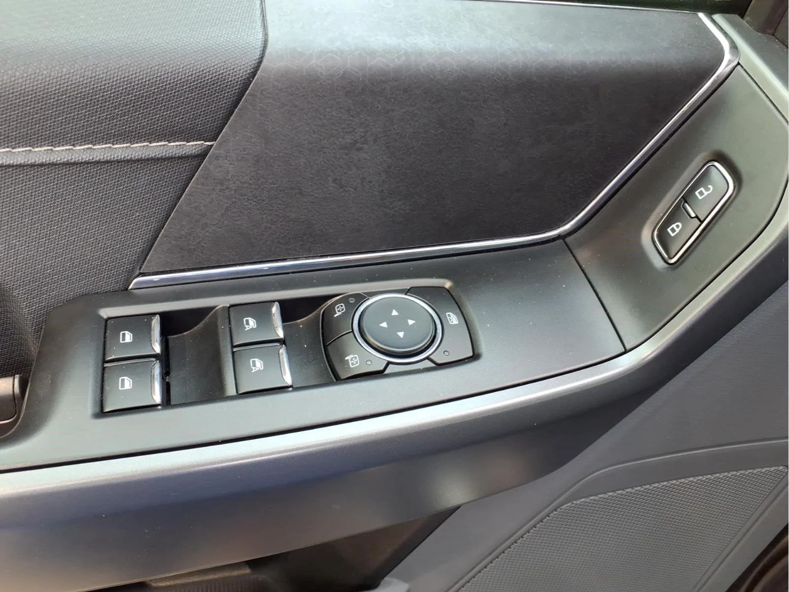Used 2025  Ford XLT image 17