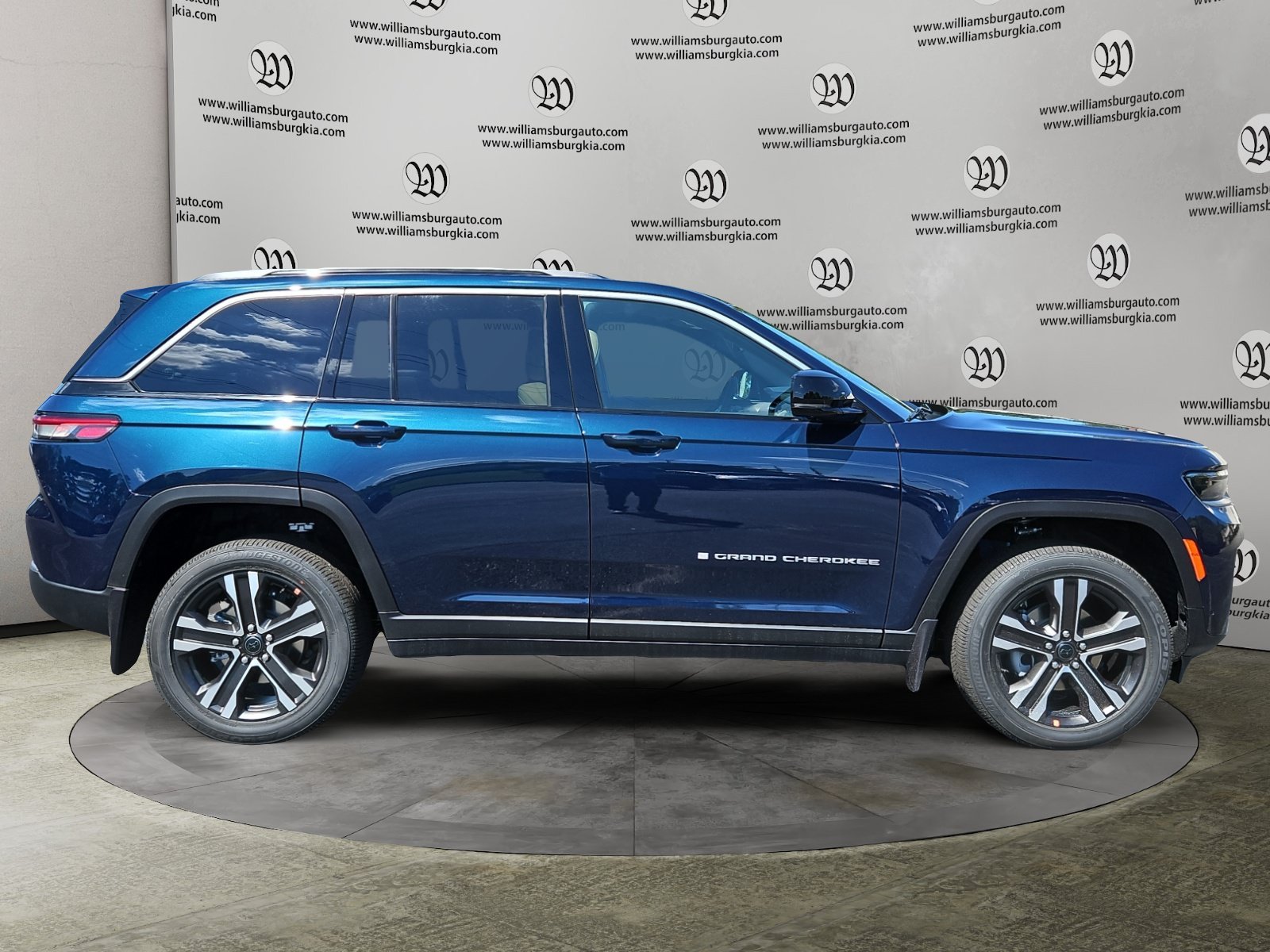 New 2027 Fathom Blue Pearlcoat Jeep Limited image 6