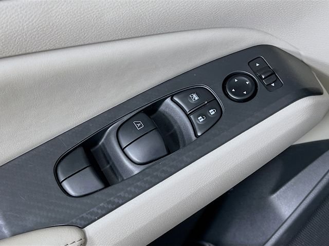 Used 2025 Black Nissan 2.5 SV image 9