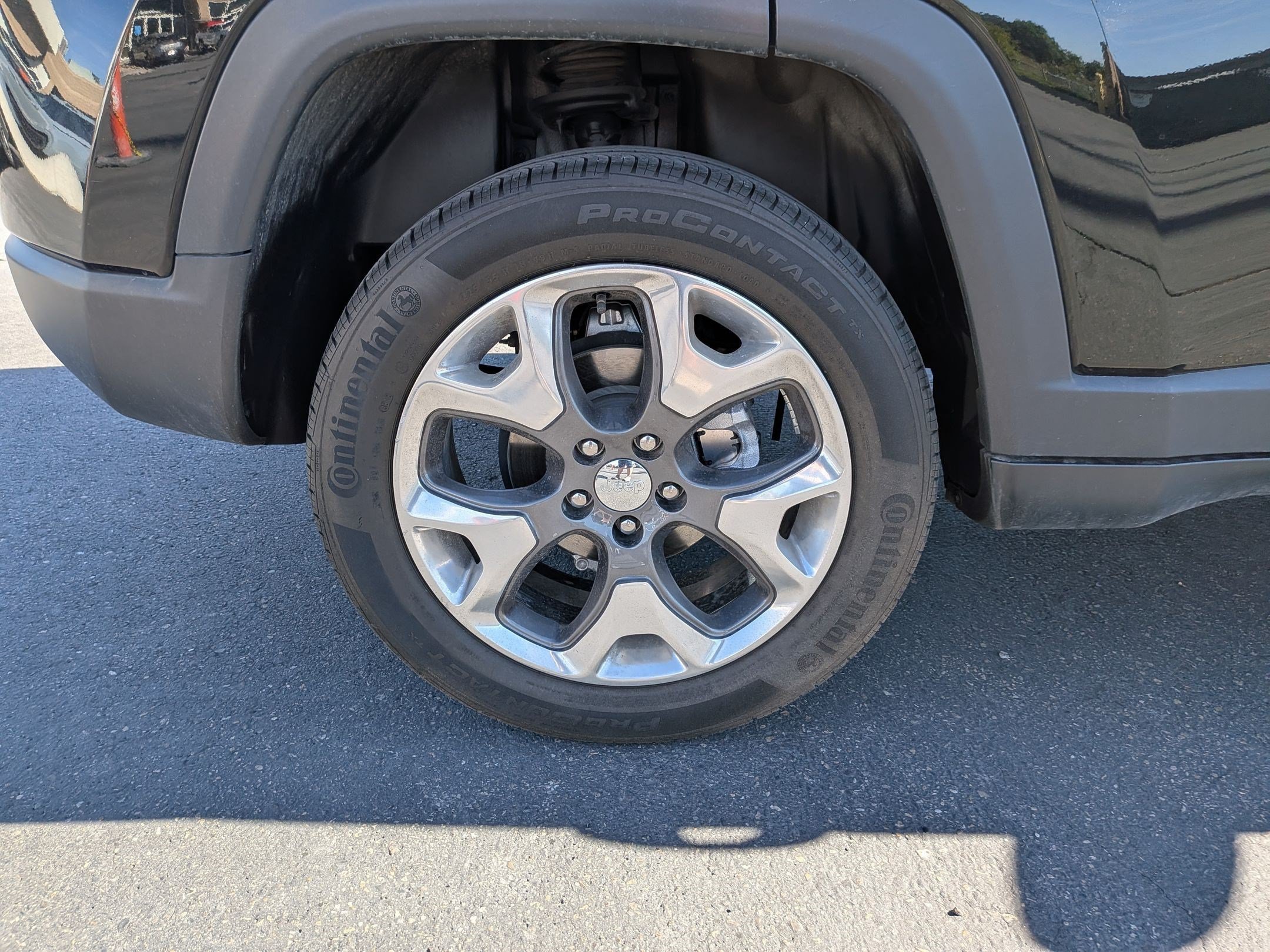 Certified Used 2019 Diamond Black Crystal Pearlcoat Jeep Limited image 13