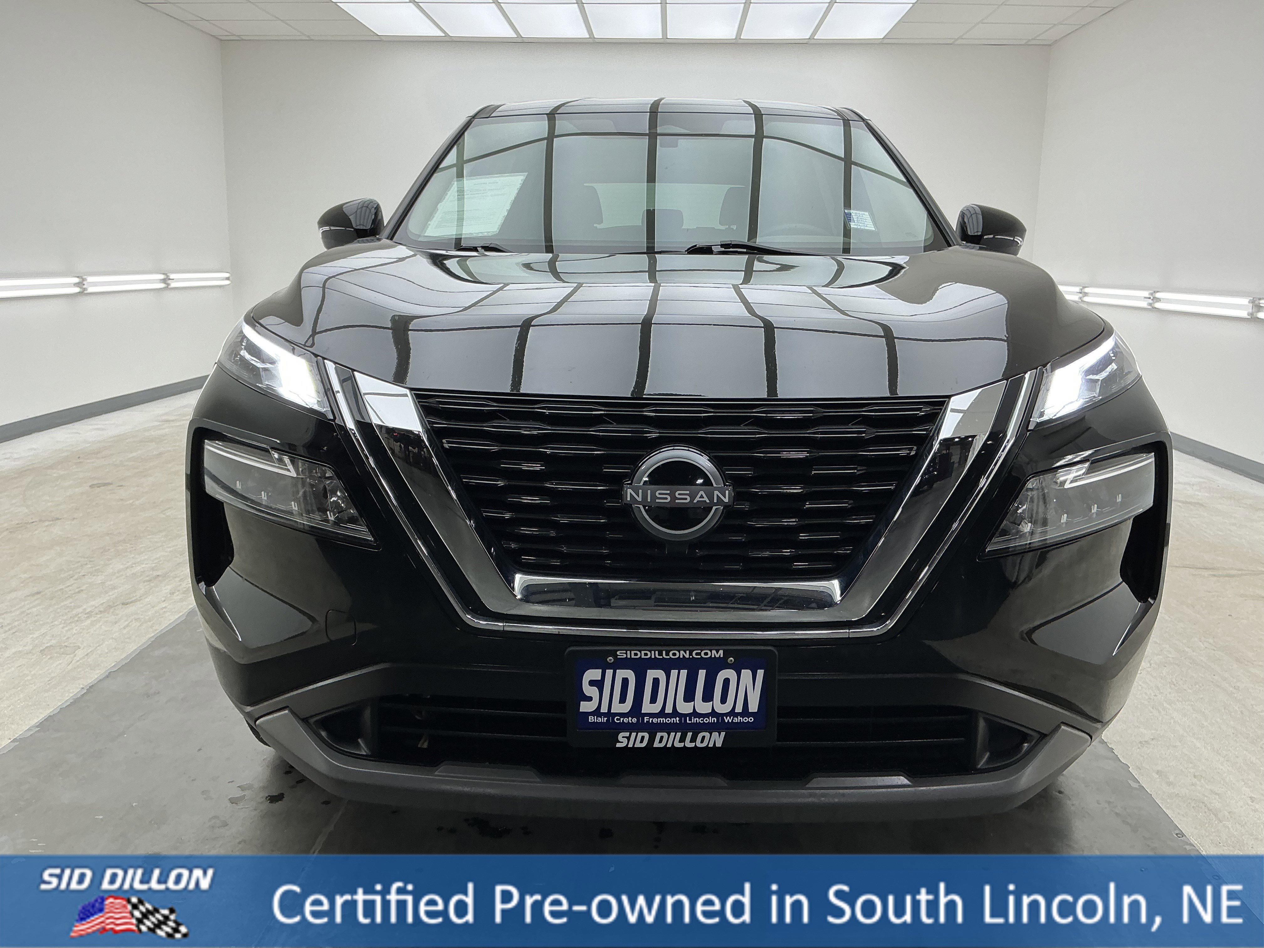 View vehicle photo 2