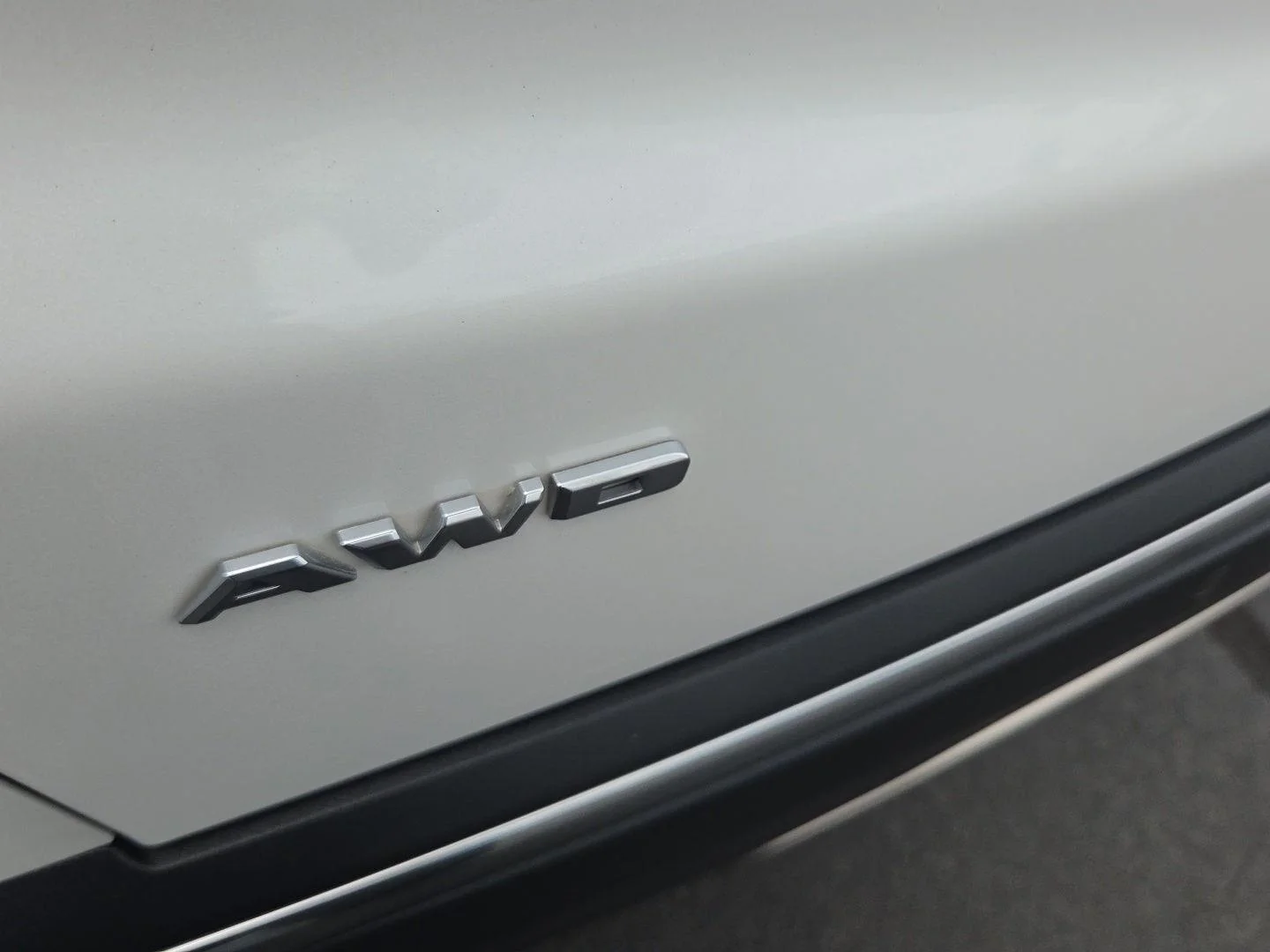 Used 2019 CRYSTAL WHITE TRICOAT Cadillac Platinum AWD image 5