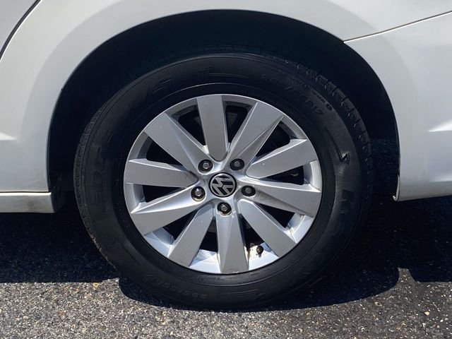 Used 2012 White Volkswagen SEL image 8