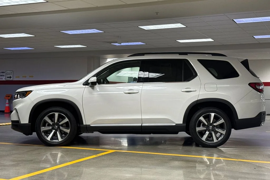 Used 2025  Honda Touring image 7
