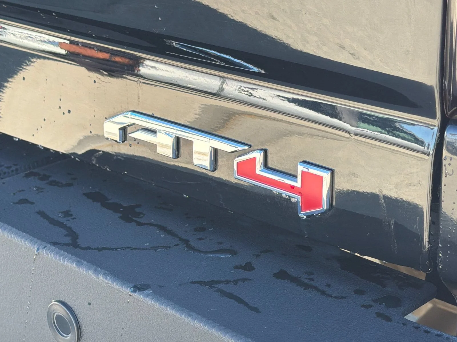 Used 2022 ONYX BLACK GMC AT4 image 38