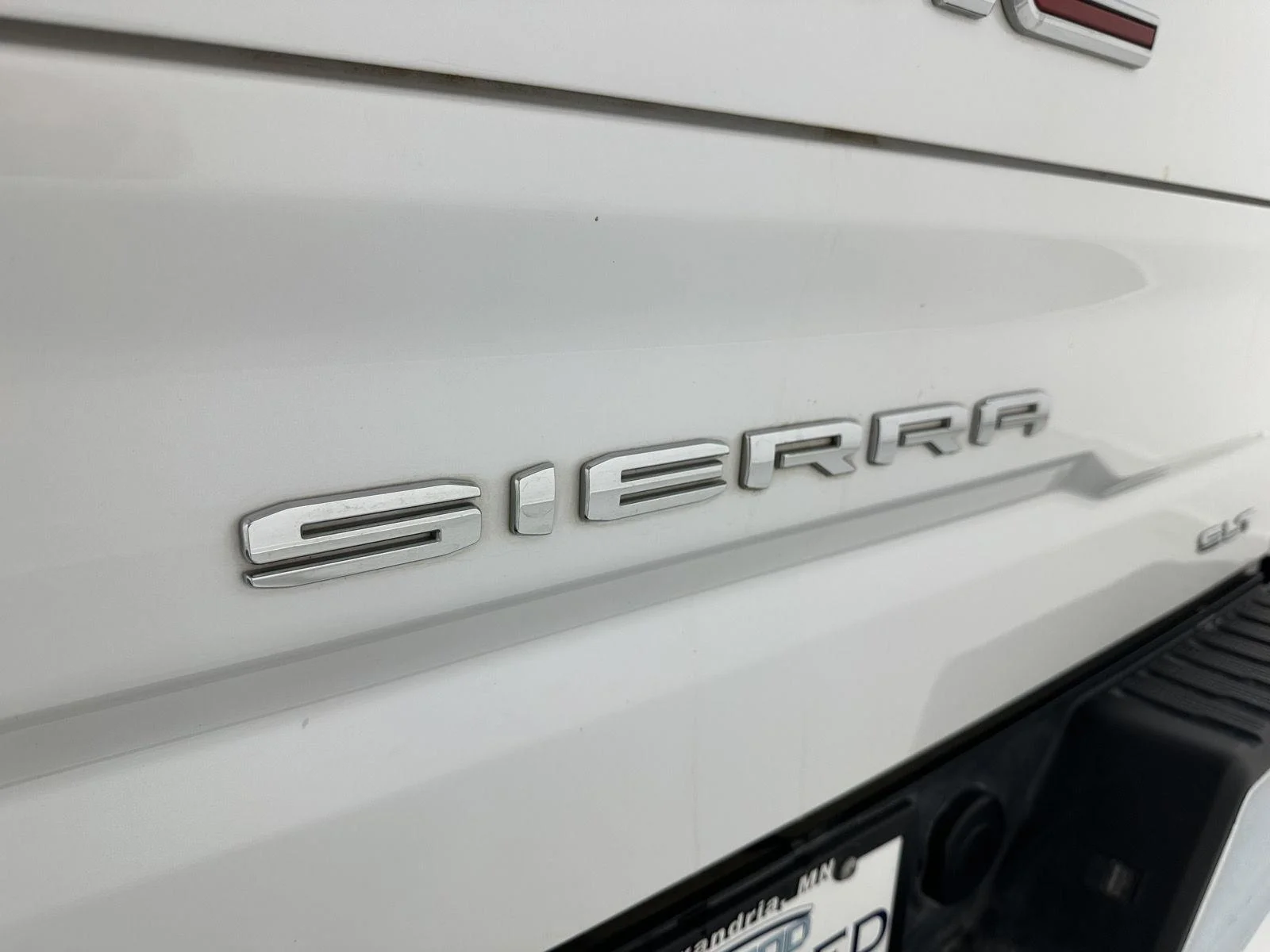 Used 2023 WHITE FROST TRICOAT GMC SLT image 30