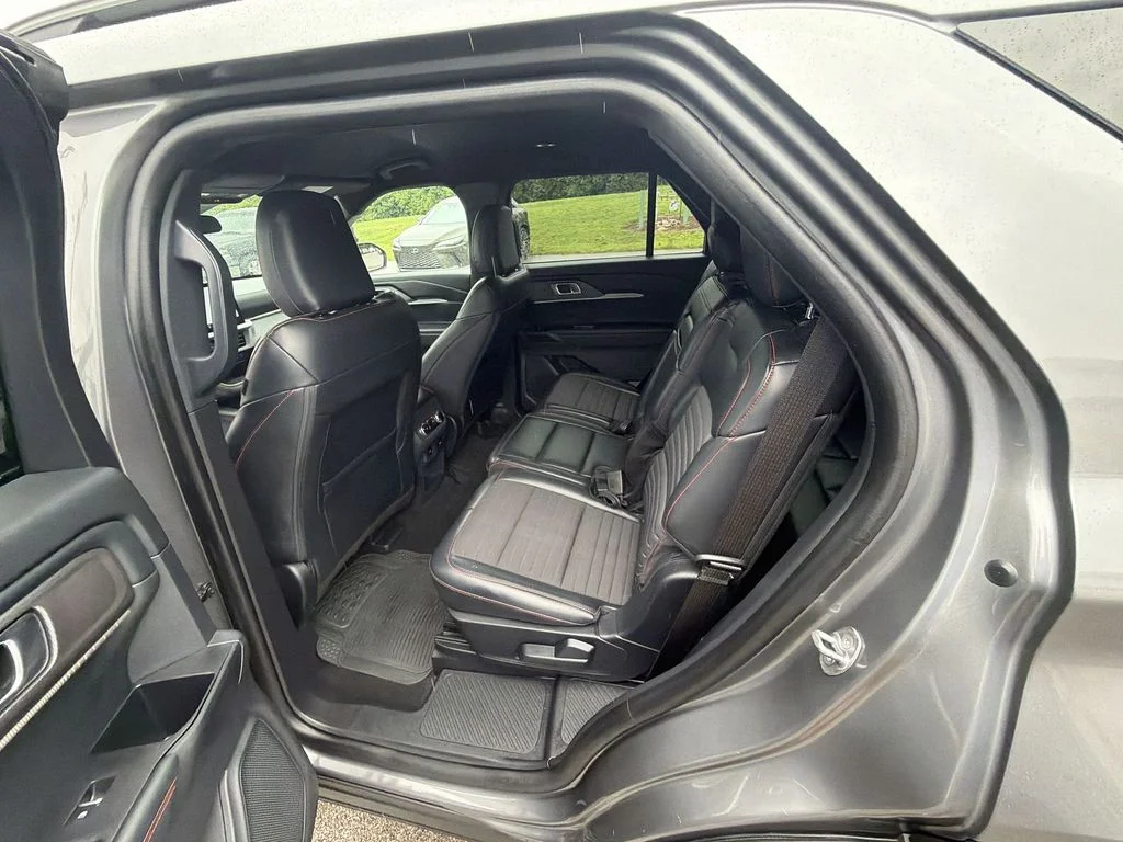 Used 2025 Gray Ford ST-Line image 22