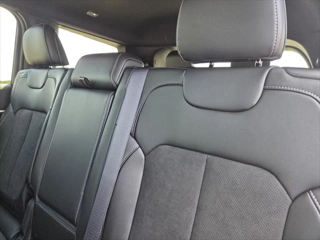 New 2027 Sting-Gray Clear-Coat Paint Jeep Laredo Altitude image 23