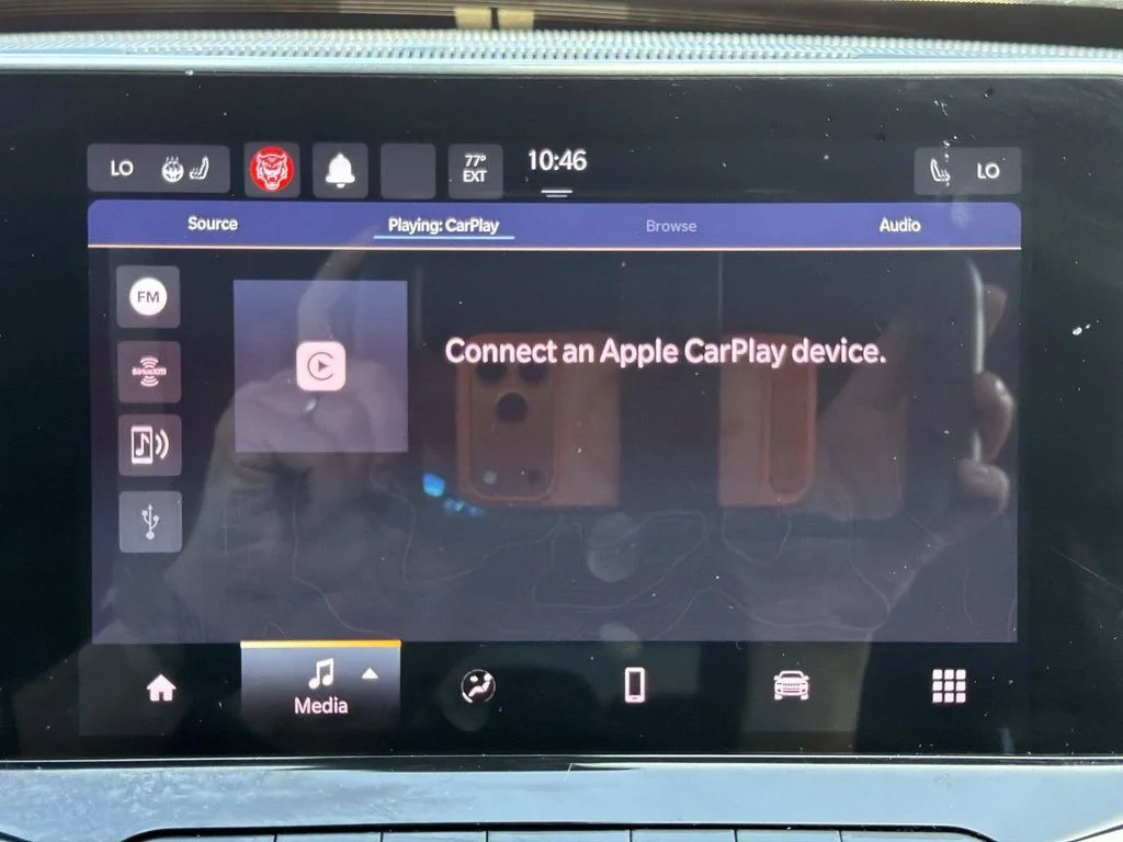 Used 2022 Black Jeep Latitude image 39