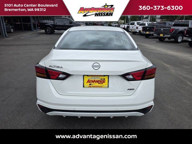 Used 2025 Glacier White Nissan S image 4